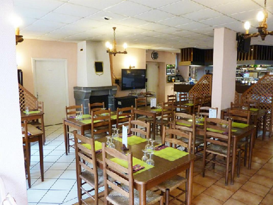 Hotel Restaurant Du Pont-Vieux Сен-Флур Экстерьер фото